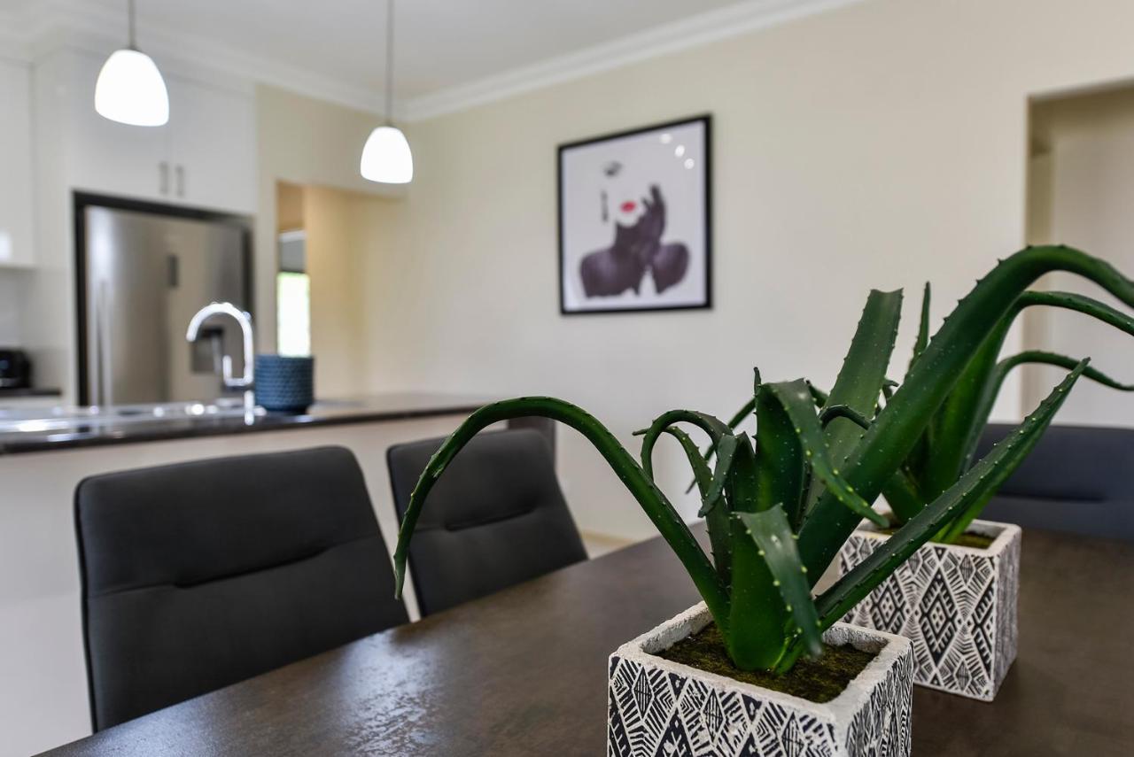Accommodation On Lansell 1 Being Unit 1 Of 6 Lansell Street Mount Gambier Exterior foto