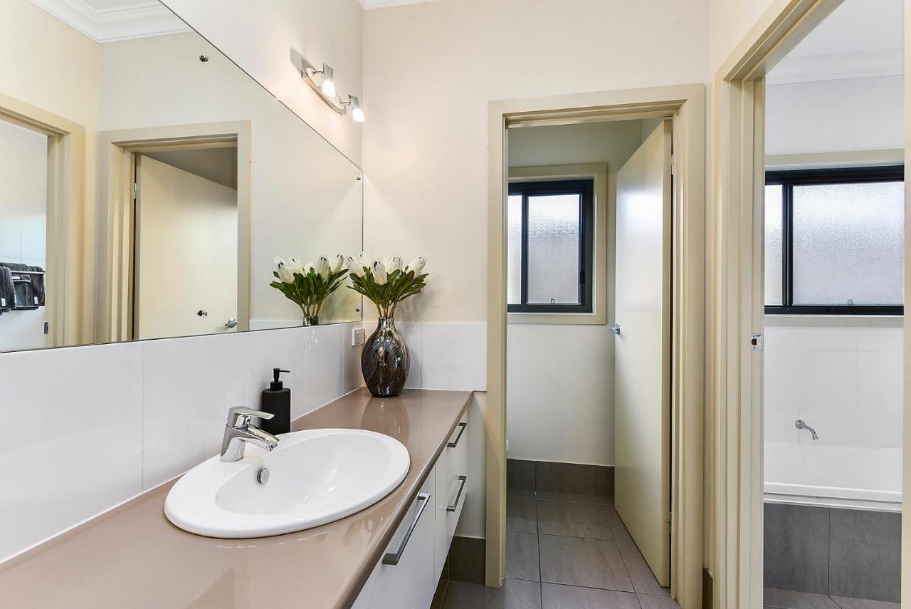 Accommodation On Lansell 1 Being Unit 1 Of 6 Lansell Street Mount Gambier Exterior foto